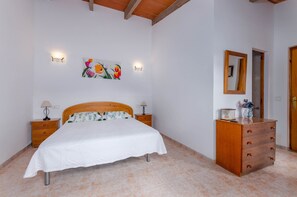 Villa | 3 bedrooms, iron/ironing board - Villa in Serene Location (Santa Margalida)