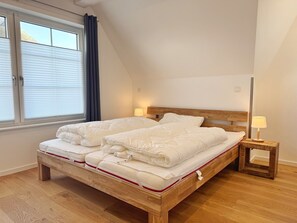 3 quartos, berço de viagem, Wi-Fi de cortesia, roupa de cama