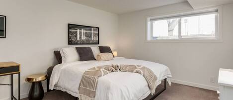 2 bedrooms, travel crib, free WiFi, bed sheets