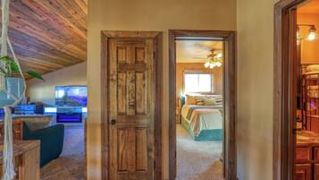 3 bedrooms, desk, free WiFi, bed sheets