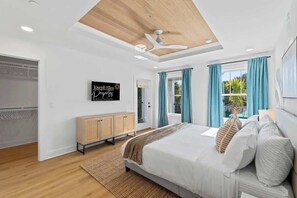 4 Schlafzimmer, Schreibtisch, Bügeleisen/Bügelbrett, Reisekinderbett