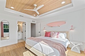 3 chambres, bureau, fer et planche à repasser, lit parapluie