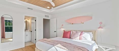 3 Schlafzimmer, Schreibtisch, Bügeleisen/Bügelbrett, Reisekinderbett