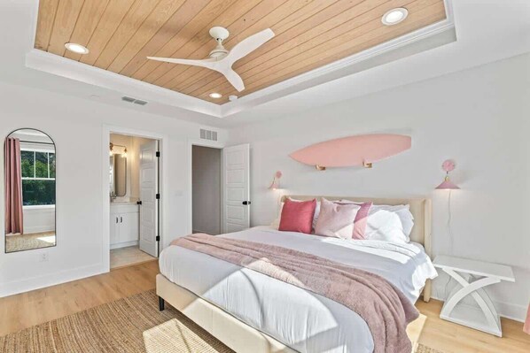 3 bedrooms, desk, iron/ironing board, travel cot