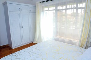 2 chambres, fer et planche à repasser, Wi-Fi, draps fournis