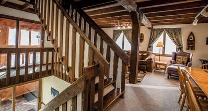 A Wonderful Vacation Home Set in the Woods with Unique Envelope Architecture