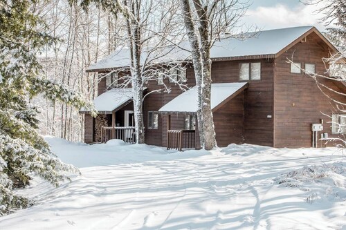 A Trailside Duplex Along the Alpen Trail