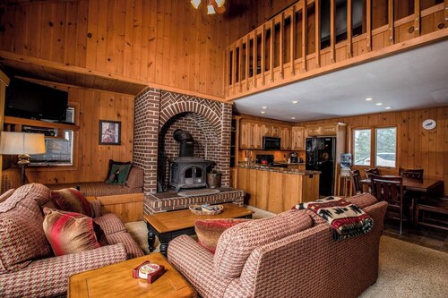 A Trailside Duplex Along the Alpen Trail