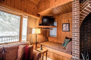 TV, fireplace