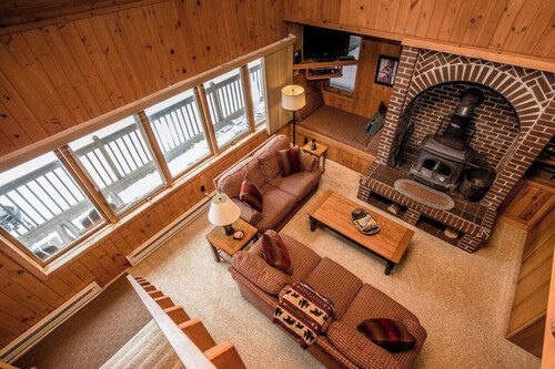 A Trailside Duplex Along the Alpen Trail