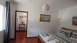 4 chambres, fer et planche à repasser, Wi-Fi, draps fournis