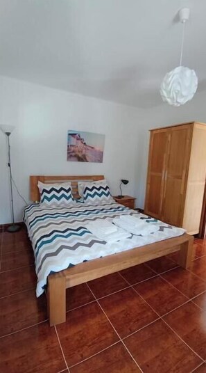 4 多间卧室、熨斗/熨衣板、WiFi、床单