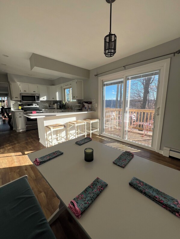 Private kitchen - Charming Lake house with WiFi and AC in Sparta (Sparta)