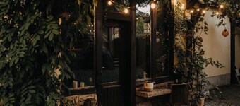 Modern apartment in a two-sided courtyard