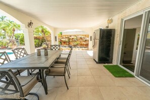 تناول الطعام بالخارج