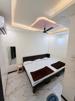 Habitación triple clásica | Escritorio 