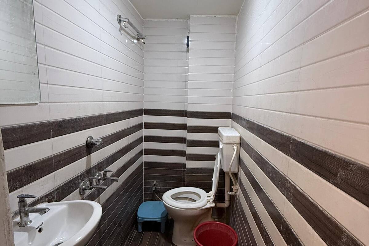 Classic Triple Room | Bathroom | Shower, bathrobes, towels, soap