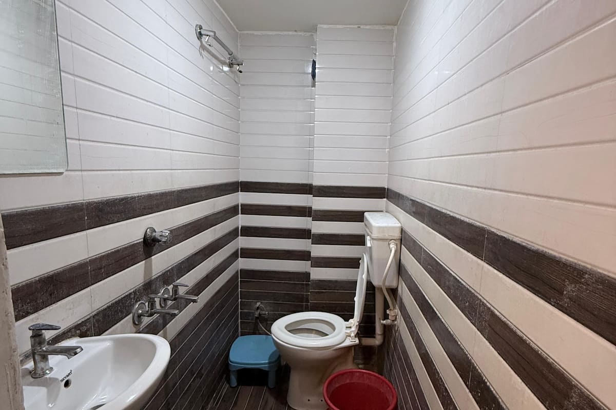 Classic Triple Room | Bathroom | Shower, bathrobes, towels, soap