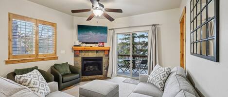 Televisión y chimenea