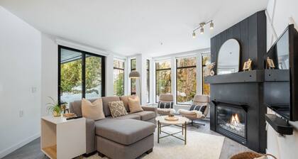 Free Parking | Private hot tub | Blueberry Hill