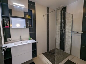 Bathroom - Renovated modern cottage with Wi-Fi, peace and comfort near Ligny-en-Barrois (Longeaux)