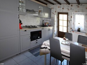 Fridge, microwave