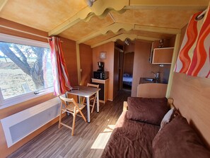 Interior - Authentic caravan in nature near Nancy (Burthecourt-aux-Chênes)