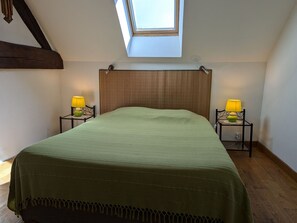 2 室のベッドルーム、WiFi (無料)、ベッドシーツ