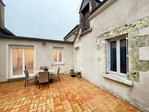 Outdoor dining - Modern Touraine cottage with wifi and private parking (Sublaines)