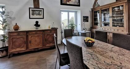 Escapade Romantique dans Ferme Restaurée avec Spa et Jardin à Yssingeaux
