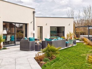 Terrace/patio - Elegant house with jacuzzi, modern comfort and history in Ranville (Ranville)