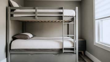 5 quartos, berço de viagem, Wi-Fi de cortesia, roupa de cama