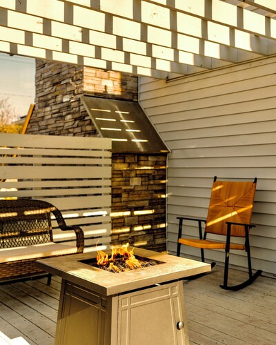 Swan Pond Cabin: Hot Tub & Firepit Retreat