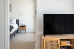 4 bedrooms, desk, iron/ironing board, travel cot