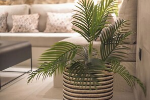 Superior Apartment | Opholdsområde | 40-tommers fladskærms-tv med digitale kanaler