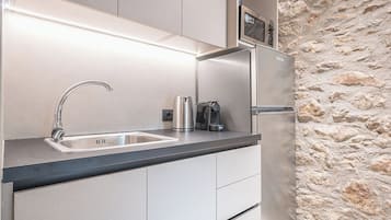 Apartment Ground Floor | Private kitchen | Espresso maker, coffee/tea maker, electric kettle