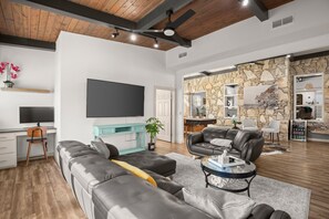 Smart TV, fireplace, table tennis, offices