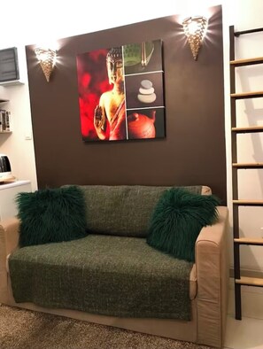 Living area - Tiny Housse Between Disneyland and Paris Ligne RER À  (Champs-sur-Marne)