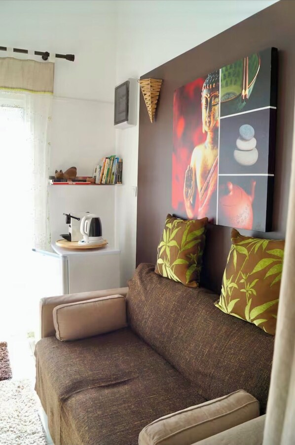 Living area - Tiny Housse Between Disneyland and Paris Ligne RER À  (Champs-sur-Marne)