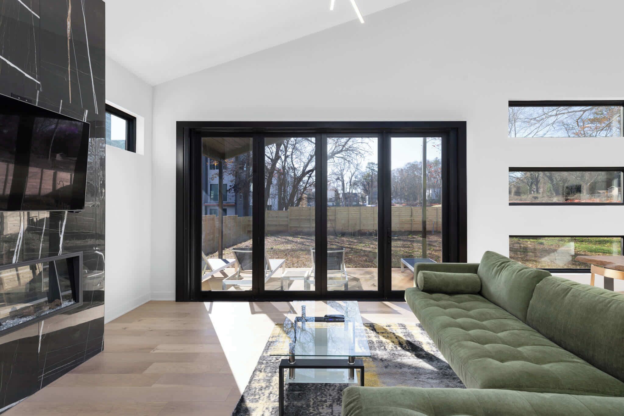 Fernseher, Kamin, Arbeitsbereiche