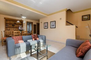 House | Living room - Beautiful Townhouse With View (Santa Margalida)