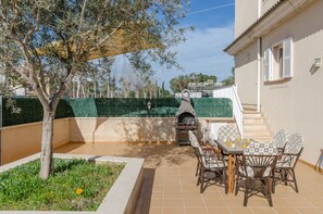 Outdoor dining - Beautiful Townhouse With View (Santa Margalida)