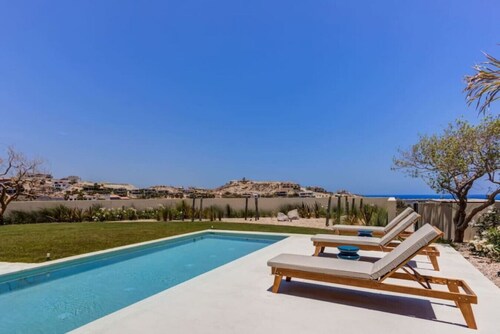 Stunning Villa with private Pool + Jacuzzi & Ocean View