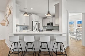 Fridge, microwave, oven, stovetop - Gorgeous, New 5 Bdr/4+ ba Bay Front Home. Private Pool, Pier, Close Beach Access (Gulf Shores)