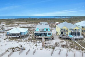 Exterior - Gorgeous, Fully renovated Large Gulf Front 5bdrm/4+ba private home w/large decks (Gulf Shores)