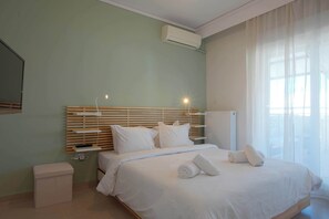 1 bedroom, desk, iron/ironing board, WiFi