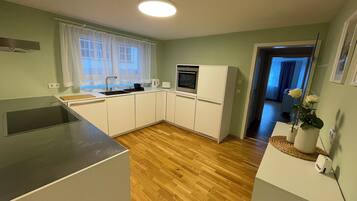 Réfrigérateur, four, plaque de cuisson, lave-vaisselle