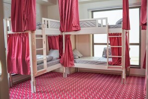 Gemeinsamer Schlafsaal, Nur Männer, Meerblick | Schreibtisch, laptopgeeigneter Arbeitsplatz, Bügeleisen/Bügelbrett