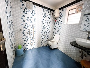 デラックス ダブルルーム シービュー | バスルーム | シャワー、レインフォールシャワー、タオル、石鹸