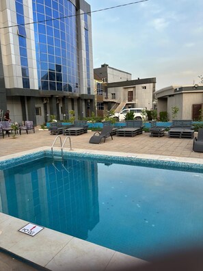 Outdoor pool - Hôtel Saha Land Palace (Niamey)